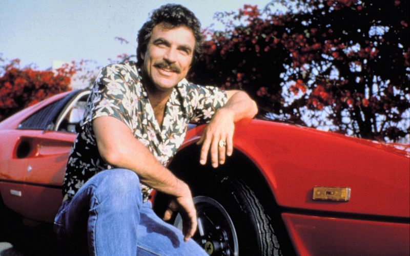 Coolness und hawaiianisches Flair und natürlich der Schnauzbart: Es gibt viele Gründe, warum "Magnum" zu einer der erfolgreichsten Serien der 80er-Jahre wurde. Die Rolle des gleichnamigen Privatdetektivs machte Tom Selleck zum Star. Am 29. Januar feiert der US-Schauspieler seinen 80. Geburtstag. Die Galerie zeigt, was aus ihm und seinen "Magnum"-Kollegen nach dem Aus der Kultserie wurde.