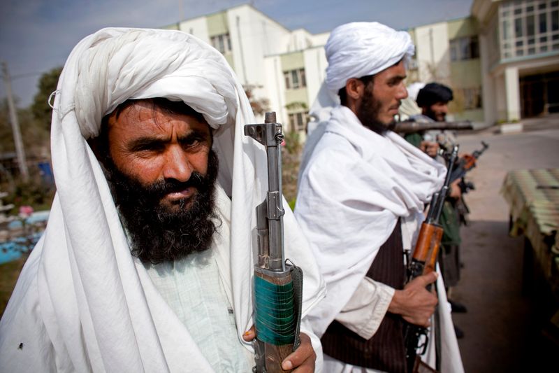 Waffen sind in den Straßen afghanischer Städte und Dörfer allgenwärtig.