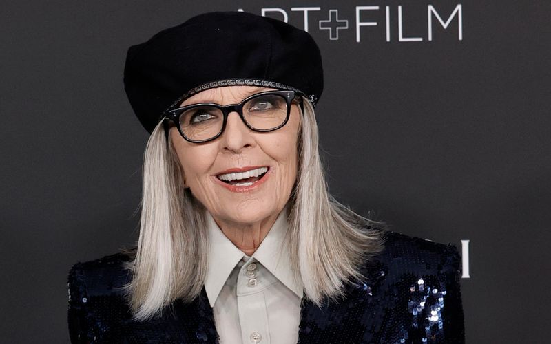 Auch Jane Fondas "Book Club"-Kollegin denkt noch lange nicht ans Aufhören. Warum auch? Die "Der Pate"-Darstellerin und einstige Muse von Woody Allen ("Der Stadtneurotiker", "Manhattan") ist schließlich erst 79 Jahre - ein Alter, das  man der Oscar-Preisträgerin, die zuletzt häufiger auch in romantischen Komödien ("Das grenzt an Liebe", "Mack & Rita") zu sehen war, nicht einmal ansatzweise ansieht. Chapeau, liebe Diane Keaton.
