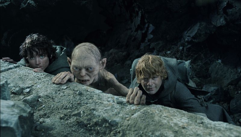Frodo (Elijah Wood, links) ist fest entschlossen, Mittelerde zu retten. Sam (Sean Astin, rechts) hat Angst um seinen Freund, zumal er Gollum (Andy Serkis) immer weniger vertraut.