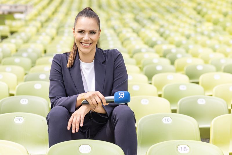 Bevor es mit "Blickpunkt Sport" losgeht, präsentiert Esther Sedlaczek im August die European Championships aus München sowie erstmals den "Quizduell-Olymp".