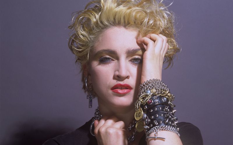 Für viele ist sie immer noch einzig wahr "Queen of Pop": Die neue Musikdokumentation "Rebel of Pop: Madonna" (Mittwoch, 02. Juli, 22.10 Uhr, ARTE) von Oliver Schwabe ("Tokio Hotel - Hinter der Welt") zeichnet nicht nur die Karriere der US-Künstlerin über vier Jahrzehnte nach, sondern würdigt auch Madonnas Leistung, das Popstar-Sein zur Kunstform gemacht zu haben. Und auch die Galerie unternimmt eine kleine Zeitreise, von den Anfängen bis in die Gegenwart ...