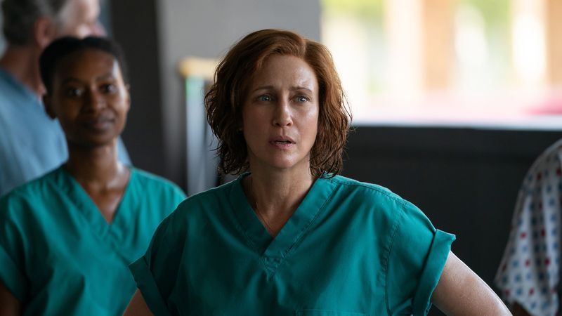 Die Apple-Serie "Memorial Hospital - Die Tage nach Hurrikan Katrina" erzählt von den den Geschehnissen im Memorial Krankenhaus in New Orleans, wo Ärztinnen wie Anna Pou (Vera Farmiga) tagelang unter schwersten Bedingungen versuchten, Menschenleben zu retten.