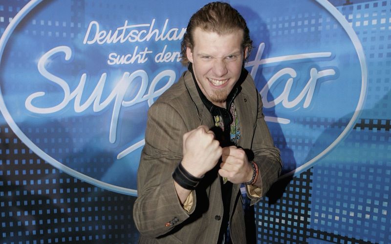 Hoch die Siegerfäuste: Tobias Regner gewann 2006 die dritte Staffel "Deutschland sucht den Superstar".