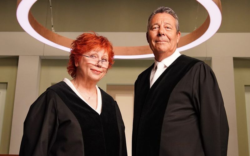 Sie sind bereit für neue Fälle: Richterin Barbara Salesch und Richter Ulrich Wetzel kehren zurück zu RTL.