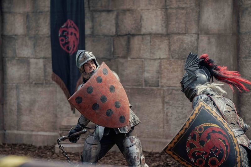 Kämpfe, Blut, Gewalt - aber auch großartig geschriebene, tiefgründige Dialoge und viel Ruhe inmitten der Plot-Spannung: Die neuen "Game of Thrones"-Serie "House of the Dragon" knüpft an Qualitäten der ersten Staffeln an. 