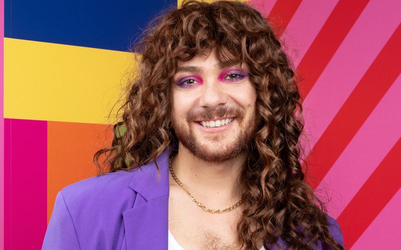 Als Moderator von "Glow Up - Deutschlands nächster Make-Up-Star" habe er so einiges von den Make-Up-Artists gelernt, erzählt Riccardo Simonetti im Interview. Selbst teilnehmen würde er allerdings nicht: "Ich weiß nicht, ob ich den Mut hätte, mich beruflich in eine Situation zu begeben, in der ich mir öffentlich auf die Finger schauen lasse."