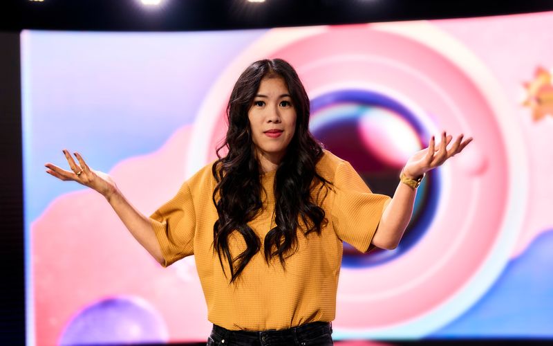 Wer? Wie? Was? Dr. Mai Thi Nguyen-Kim nimmt sich in ihrer Wissenschaftssendung "Maithink X - Die Show" den kontroversen Themen an.