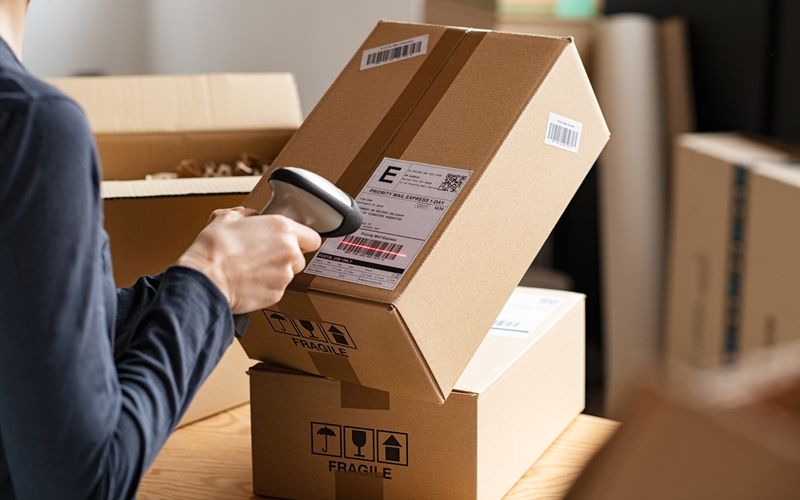 Bei Otto droht Kundinnen und Kunden mit zu vielen Rücksendungen die Kontosperrung. 