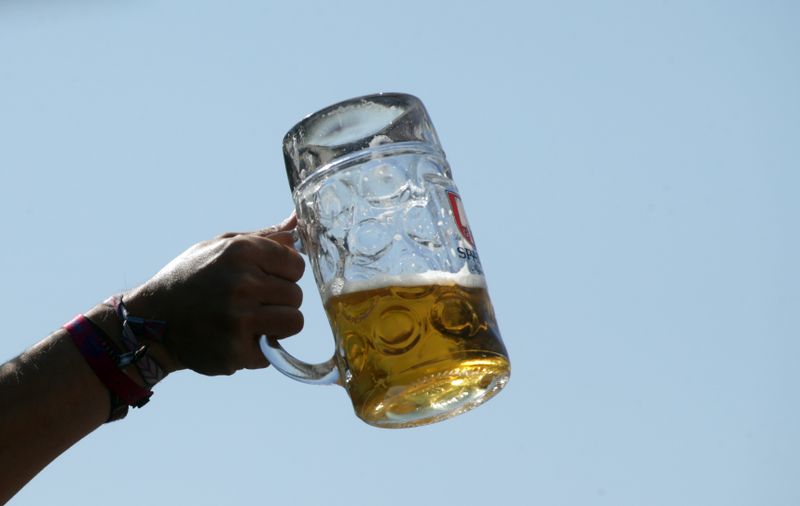 2025 tranken Wiesn-Besucherinnen und -Besucher im Schnitt eine Maß.