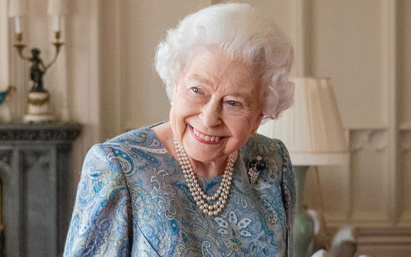 Keiner saß länger auf dem britischen Thron als sie: Als Queen Elizabeth II. am 8. September 2022 starb, war sie das zu diesem Zeitpunkt am längsten amtierende Staatsoberhaupt der Welt. Am 21. April wäre die Königin 100 Jahre alt geworden. ARTE und das ZDF widmen ihr zu diesem Anlass eine besondere Doku. 