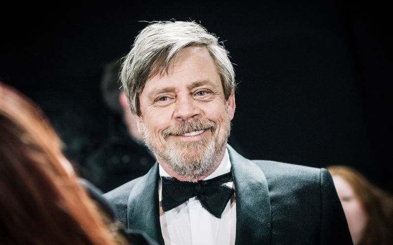 Mark Hamill spielt Luke Skywalker seit Jahrzehnten - dass man ihn vor allem für diese Rolle kennt, scheint den Schauspieler nicht zu stören. Zuletzt sah man ihn in der "Star Wars"-Serie "The Mandalorian" - allerdings in digital verjüngter Gestalt.