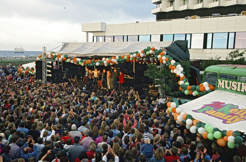 In Rostock gaben die Kellys erst Konzerte und feierten dann - mit John Kelly als DJ - mit den Fans die ganze Nacht. 