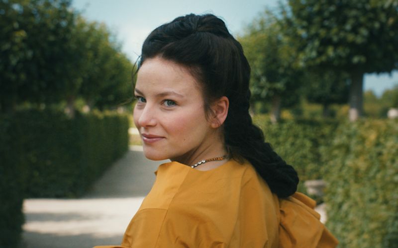 Im deutschen Netflix-Original "Die Kaiserin" steht Devrim Lingnau als Sisi vor der Kamera.