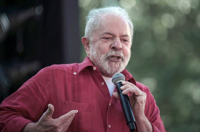 Lula, schon von 2003 bis 2011 Präsident Brasiliens, will es 2022 noch einmal wissen. Der linke Politiker hat mit 76 Jahren gute Chancen aufs Amt - sollte er sich gegen die mächtigen Unterstützer des Amtsinhabers und schärfsten Konkurrenten Jair Bolsonaro durchsetzen. Zwei ARTE-Dokumentationen beleuchten die aktuelle politische Situation Brasiliens.