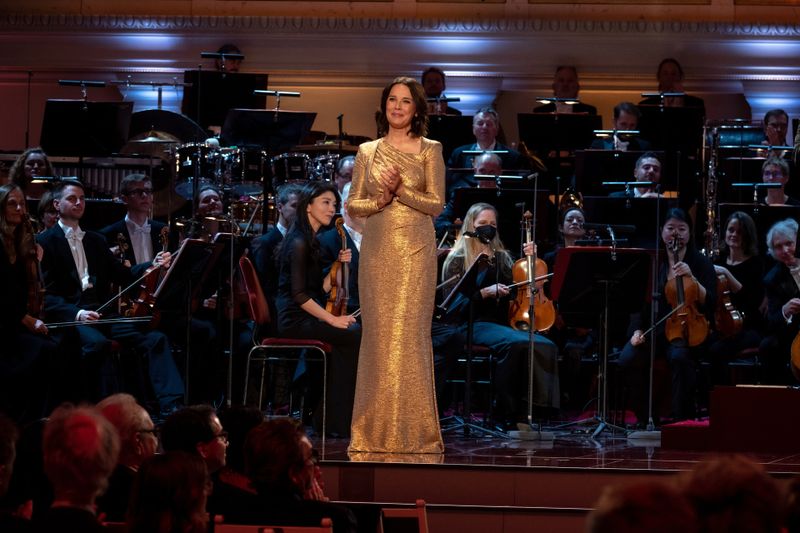 Am 9. Oktober wird im Konzerthaus Berlin der Opus Klassik  2022 verliehen. Désirée Nosbusch präsentiert zum zweiten Mal die glanzvolle Gala der deutschen Musikindustrie mit internationalen Preisträgerinnen und Preisträgern.