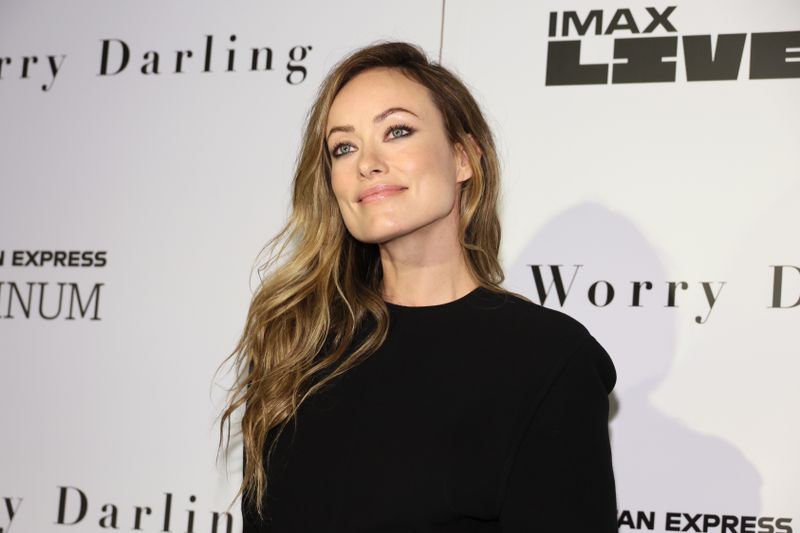 Olivia Wilde, die man zuvor nur als Schauspielerin kannte ("O.C., California", "Dr. House", "The Lazarus Effect"), bewies 2019 in ihrer ersten Regiearbeit "Booksmart" ein perfektes Gespür fürs richtige Timing - und fast nichts ist schließlich wichtiger in einer guten Komödie. 