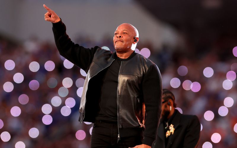 Zusammen mit anderen Rap-Größen trat Dr. Dre in diesem Jahr beim Super Bowl auf. 2023 bekommt Rihanna ihren großen Auftritt.
