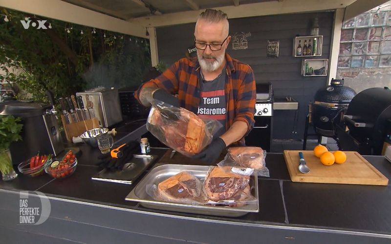 Fleisch ist Ollis Gemüse, daran lassen die Steaks keinen Zweifel.
