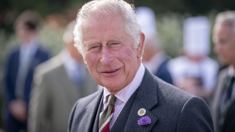 Die UK-Medien berichten und spekulieren wild über den Krönungszeitpunkt von König Charles III. Die "Daily Mail" konstatierte nun, dass die Planung zwar erfolge, ein genauer Termin würde jedoch noch nicht feststehen. Dabei berief sie sich auf Palast-Insiderwissen.