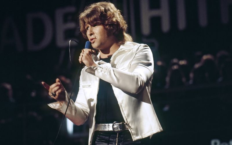 Als Jugendlicher spielte er in einer Coverband namens The Beat Boys, Ende der 60er-Jahre im Folk-Beat-Duo Peter & Margit - ehe er von Schlagerproduzent Michael Kunze entdeckt wurde. Bereits seine Debütsingle "Du" wurde zum Nummer-eins-Hit, nachdem Maffay im März 1970 auch in der ZDF-"Hitparade" aufgetreten war. 