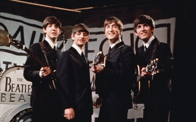 13 Studioalben in nur acht Jahren - die Beatles hatten es eilig, Musikgeschichte zu schreiben. Vor genau 55 Jahren endete die Geschichte: Am 8. Mai 1970 erschien ihr formal letztes Album "Let it Be". Aus diesem Anlass geht es hier zum definitiven Ranking: alle Alben der Fab Four, sortiert und kommentiert vom schwächsten bis zum legendärsten.