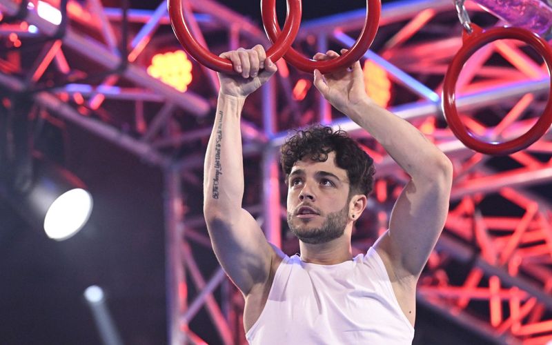 Der Überraschungssieger beim "Ninja Warrior Germany - Promi-Special" 2022 heißt Luca Hänni. Der Schweizer Sänger ließ zwei Sportlegenden hinter sich.