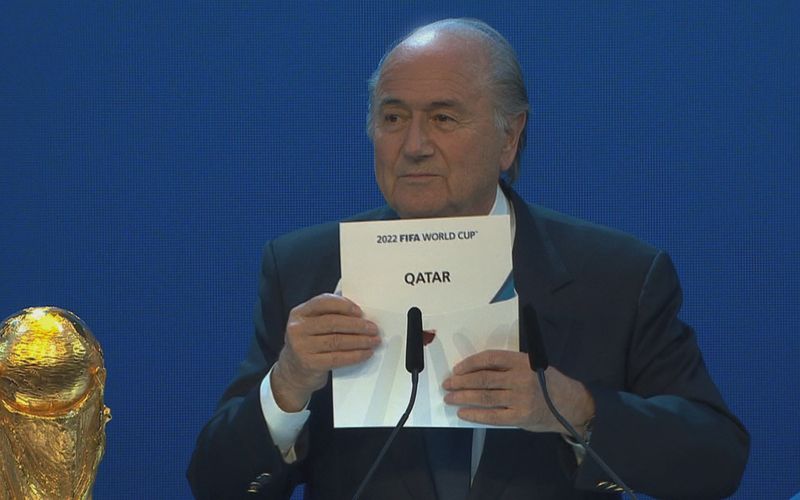 2010 gab der damalige Fifa-Chef Sepp Blatter die Austragung der WM 2022 in Katar bekannt.