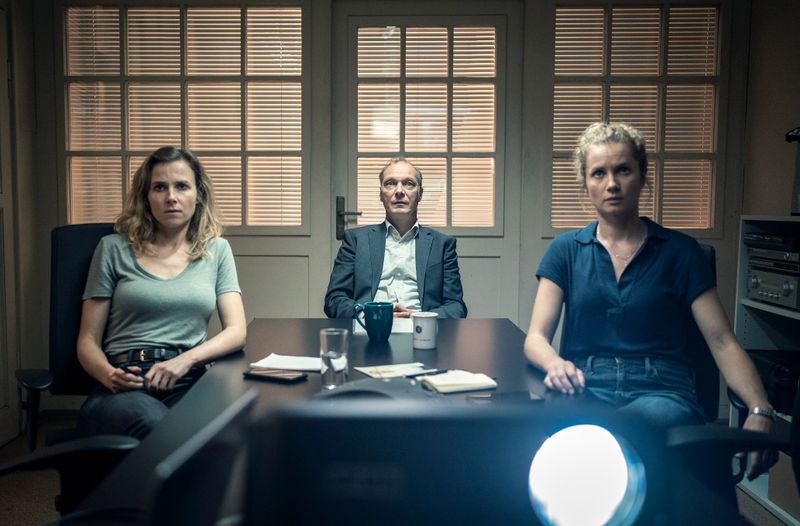 Im neuen Dredener "Tatort: Katz und Maus" bekommen es (von links) Karin Gorniak (Karin Hanczewski), Peter Schnabel (Martin Brambach) und Leonie Winkler (Cornelia Gröschel) mit einem Entführer zu tun, der in einer eigenen Realität zu leben scheint.