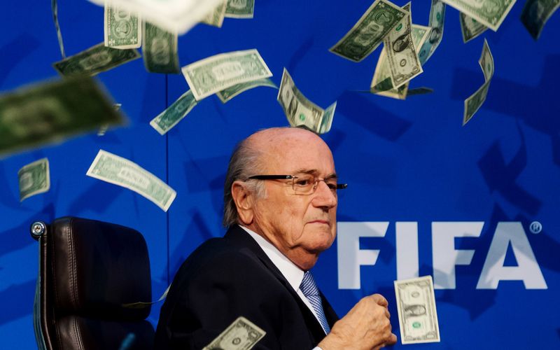 Als die Fifa die Fußball-Weltmeisterschaft 2015 nach Katar vergab, stand Sepp Blatter an der Spitze des Fußball-Weltverbandes.
