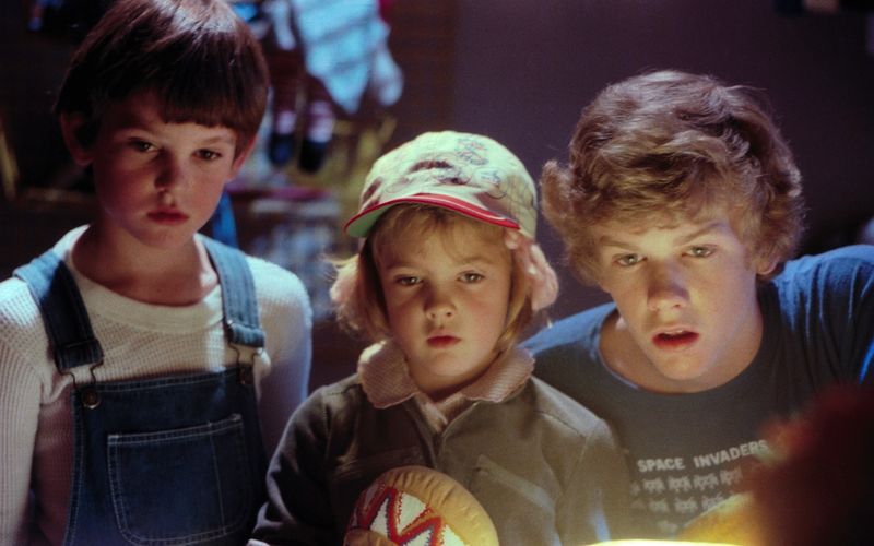 An der Seite von  Henry Thomas (links) und Robert MacNaughton spielte Drew Barrymore in "E.T. Der Außerirdische" mit.