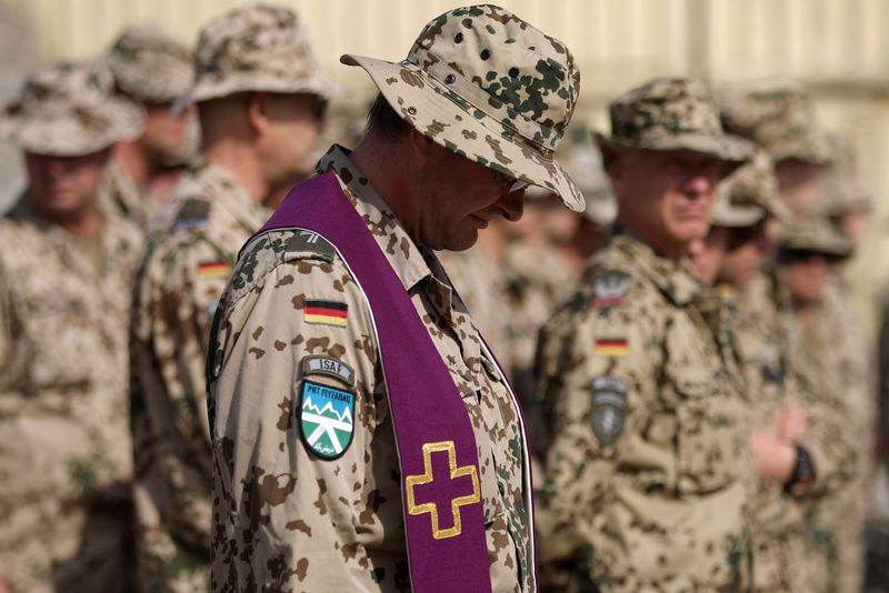 Geistliche sind auch bei der Bundeswehr fester Bestandteil der Truppe.
