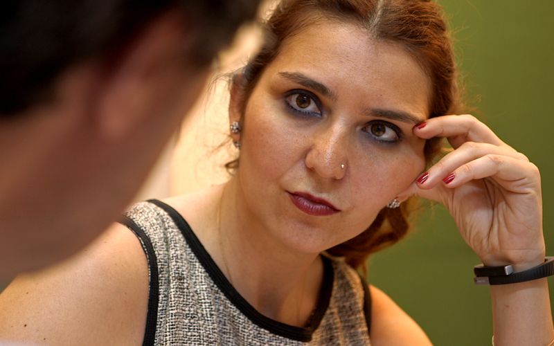 Anwältin Ipek Bozkurt unterstützt seit Jahren türkische Frauen, die häuslicher Gewalt ausgesetzt sind. Für den Dokumentarfilm "Scheidung um jeden Preis" wurde sie fünf Jahre lang von einem Kamerateam begleitet.