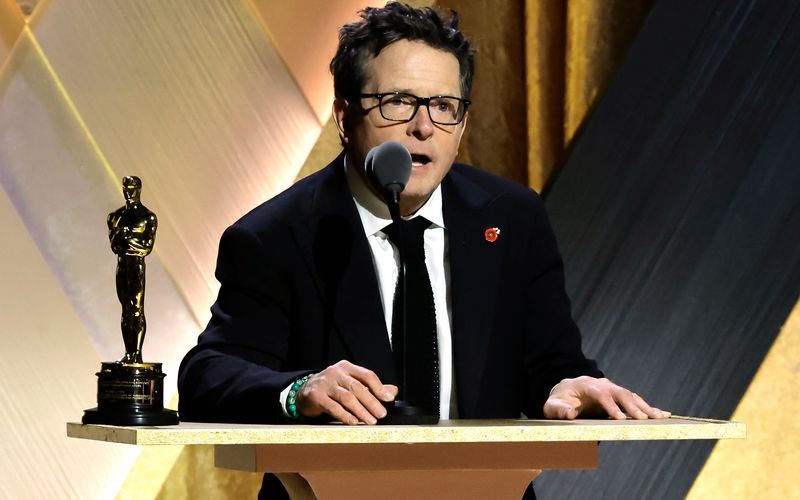 Schauspieler Michael J. Fox erhielt für sein Engagement in der Parkinson-Forschung einen Ehrenoscar.