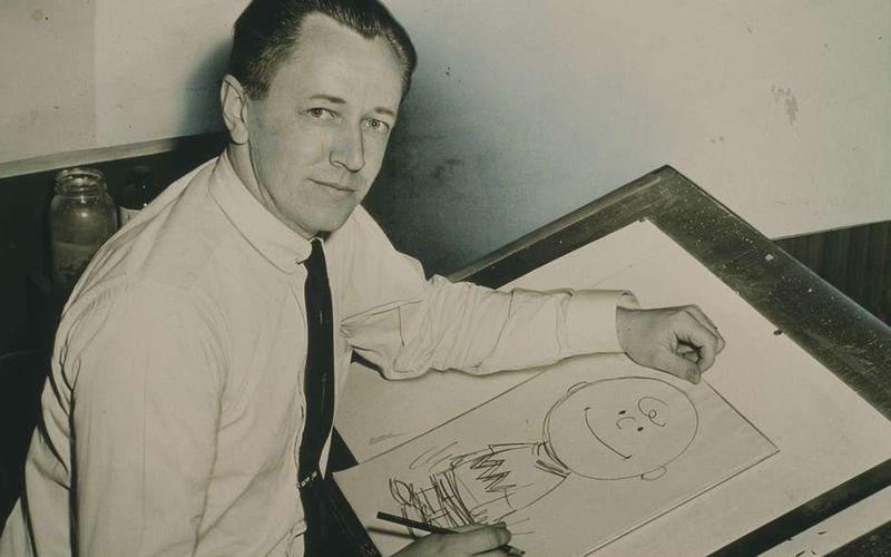 Er hätte am 26. November seinen 100. Geburtstag gefeiert: Charles M. Schulz (1922 bis 2000) veröffentlichte 1950 die erste "Peanuts"-Geschichte. Bis zu seinem Tod erschuf der Zeichner über 17.800 Comicstrips und schrieb die Drehbücher für die Fernseh- und Kinoauftritte von Charlie Brown, Snoopy und Co.