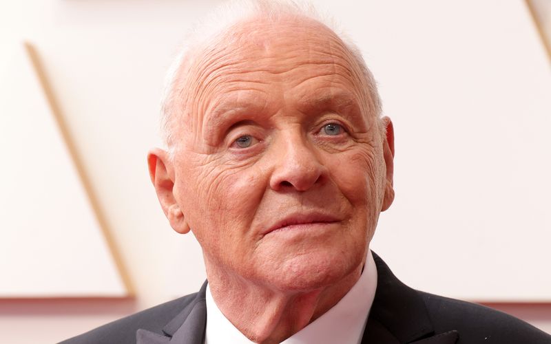 Sir Anthony Hopkins gilt als echte Hollywood-Legende, zweimal wurde der 84-Jährige mit einem Oscar als bester Hauptdarsteller ausgezeichnet ("Das Schweigen der Lämmer", "The Father"). Zum Start seines neuen Films "Zeiten des Umbruchs" (ab sofort im Kino) erinnert die Galerie an seine zehn größten Rollen. 
