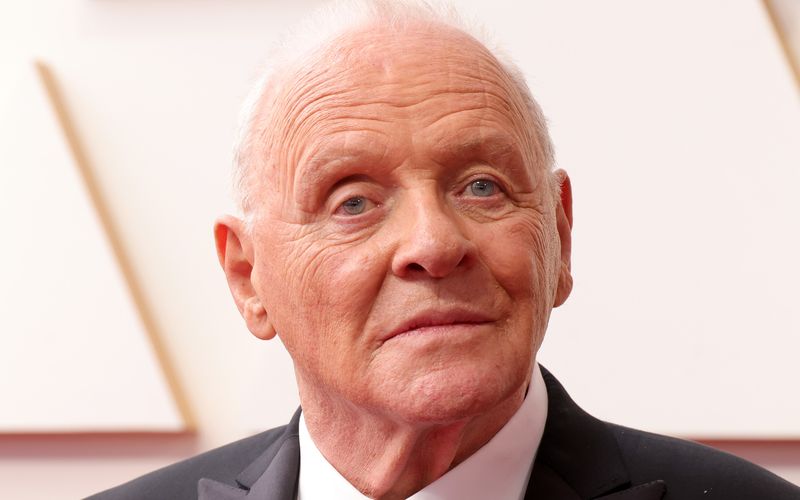 Sir Anthony Hopkins gilt als echte Hollywood-Legende, zweimal wurde der Brite mit einem Oscar als bester Hauptdarsteller ausgezeichnet ("Das Schweigen der Lämmer", "The Father"). Zum Start seines neuen Films "One Life" (ab sofort im Kino) erinnert die Galerie an seine größten Rollen.