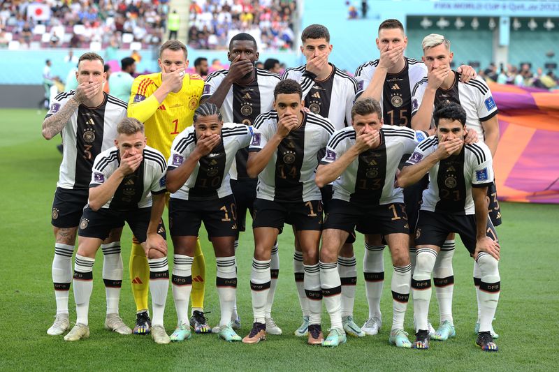Die Protestaktion der deutschen Mannschaft vor ihrem WM-Auftaktspiel wurde nach Aussage von DFB-Präsident Neuendorf "international sehr stark wahrgenommen und gelobt".