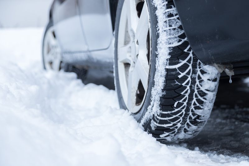 Der Winterreifen-Test des ADAC zeigt, dass bei Winterreifen besser nicht gespart werden sollte. 