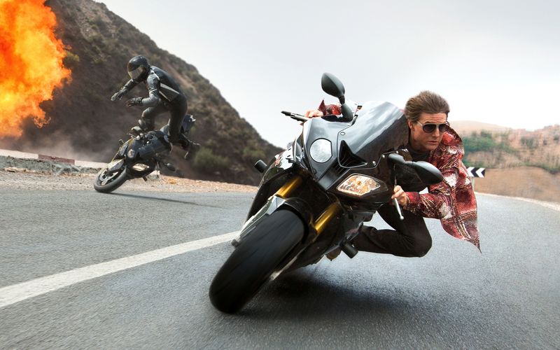Schön schnittig: Tom Cruise holt mehr aus seinem Motorrad raus, als die Zulassung erlaubt.