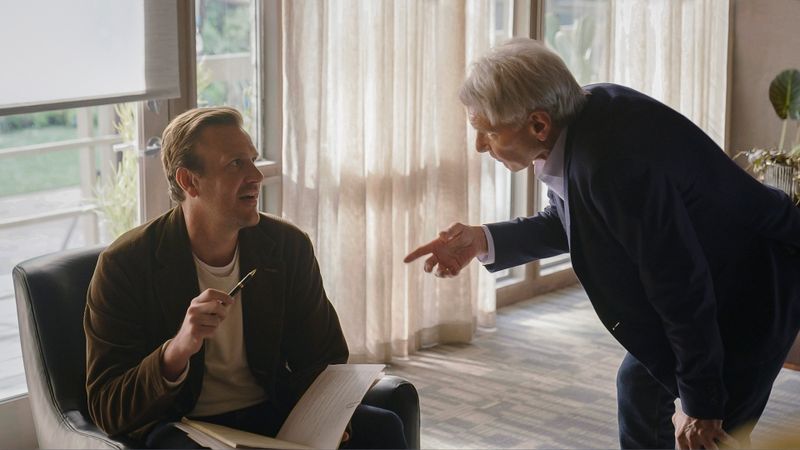 Jimmy (Jason Segel, links) ist zufrieden mit seinen neuen, unkonventionellen Methoden - sein Chef Paul (Harrison Ford) eher weniger.