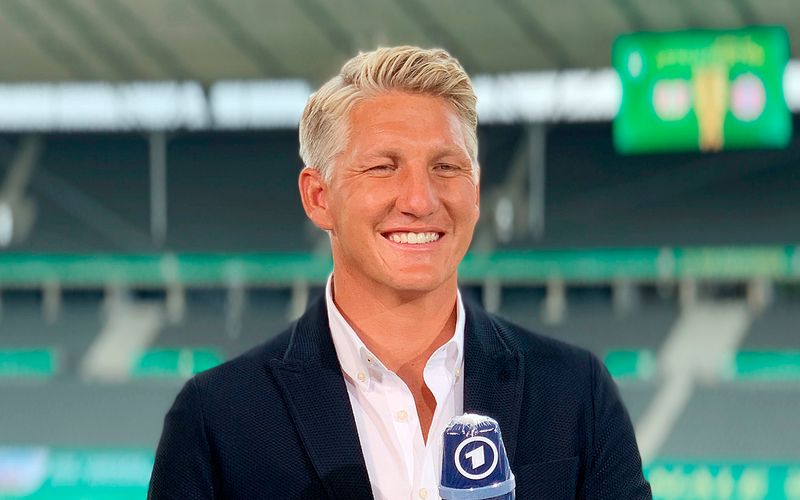 Bastian Schweinsteiger (38) konnte in seiner Rolle als TV-Experte (ARD) während der WM zwar überzeugen. Über seine Zukunft beim öffentlich-rechtlichen Sender ist jedoch noch nicht entschieden worden.