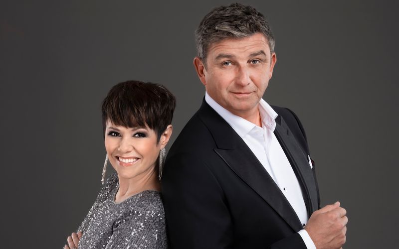 Francine Jordi und Hans Sigl moderieren gemeinsam "Die große Silvester Show" im Ersten.