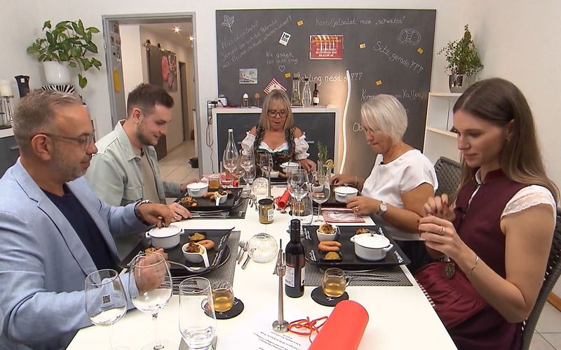 An Tag 3 des "Perfekten Dinner" in Stuttgart serviert Babs (66) ein urschwäbisches Menü.