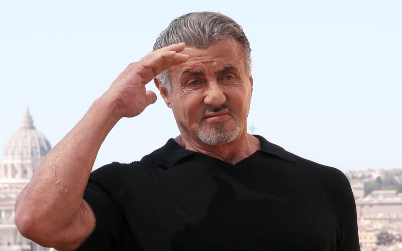 Sie kamen aus einfachen Verhältnissen oder nahmen viel in Kauf, um sich ihren Traum von der großen Showbiz-Karriere zu erfüllen: Sylvester Stallone und zahlreiche weitere Stars wissen, was es heißt, obdachlos zu sein.  