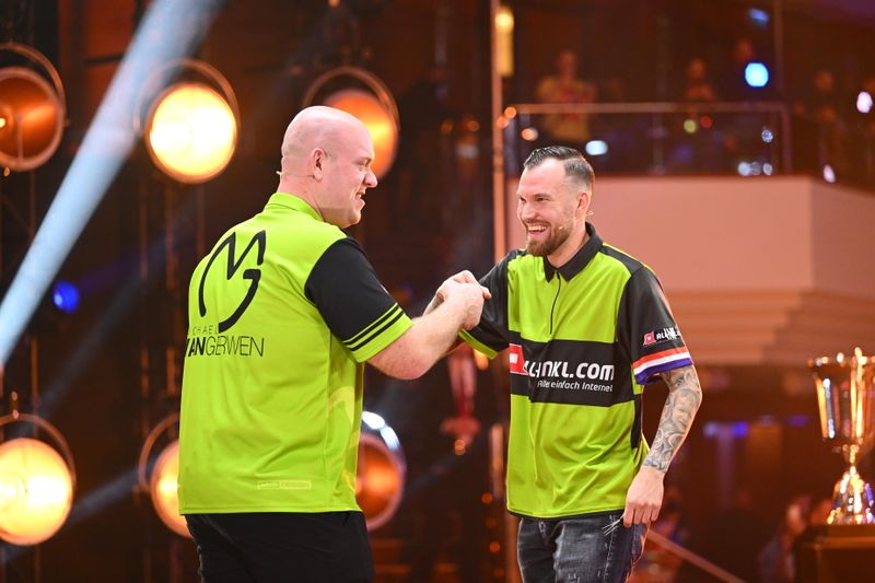 "Er ist mein neuer bester deutscher Freund", sagte Darts-Profi Michael van Gerwen über seinen Promi-Partner Kevin Großkreutz.