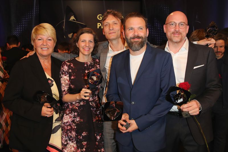 Die Netflix-Produktion "Dark" wurde mit zahlreichen Preisen ausgezeichnet. Simone Bär (links) war ebenso an der Serie beteiligt wie (von links) Jantje Friese, Oliver Masucci, Baran bo Odar und Udo Kramer.
