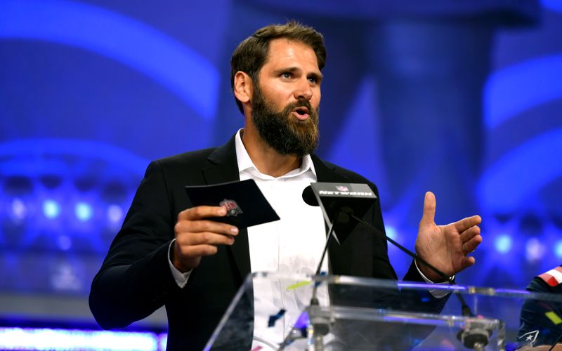 Von 2009 bis 2016 spielte Sebastian Vollmer für die New England Patriots in der NFL. Er absolvierte 88 Spiele und gewann zweimal den Super Bowl. Er gilt damit als erfolgreichster deutscher NFL-Profi. Inzwischen arbeitet er als TV-Experte. Über seine außergewöhnliche Karriere veröffentlichte er zwei Bücher.