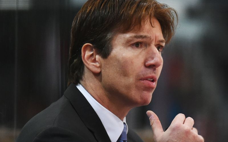 Egal ob Football, Baseball, Basketball oder Eishockey, deutsche Spieler haben es in den US-amerikanischen Profiligen nicht leicht. Doch immer mehr schaffen den Durchbruch. Einer der ersten war Eishockeyspieler Uwe Krupp, der heute 60 Jahre alt wird. Wer sich noch in den Profiligen durchgesetzt hat, erfahren Sie in der Galerie.