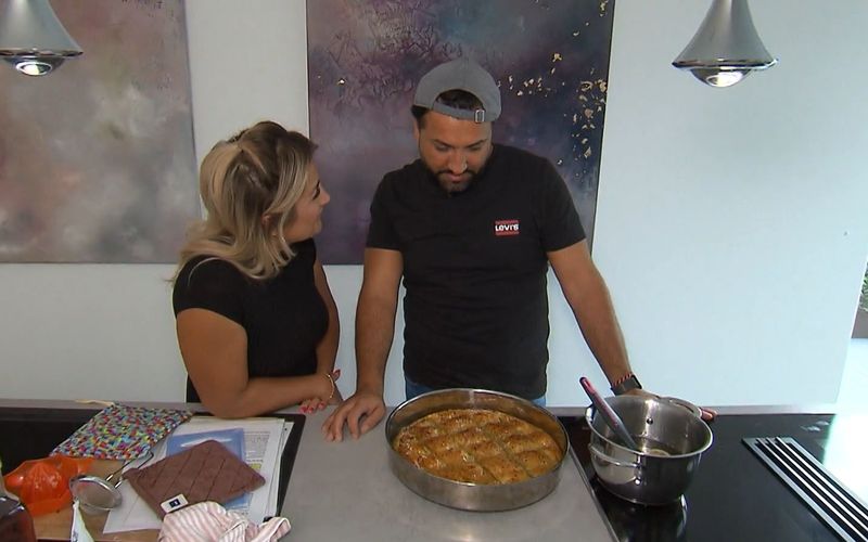 Edip und seine Frau Sigit sind ratlos: Warum will seine Baklava heute nicht tanzen?
